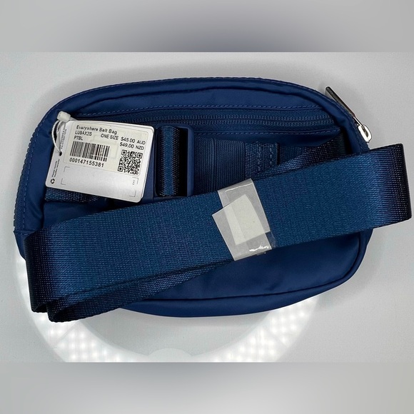 NWT Lululemon Belt Bag 1L - Pitch Blue - Picture 2 of 3